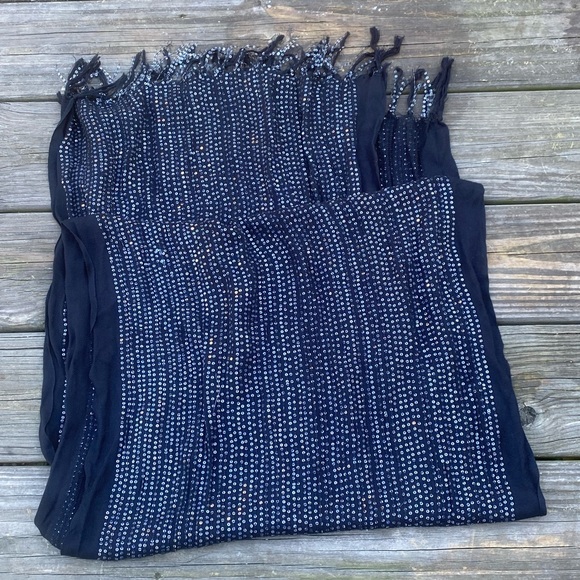 New York & Co black w/ silver sequin pashmina scarf wrap 100% Viscose - NWT - Picture 4 of 13